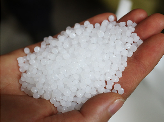„Yantai Double Plastic Industry Co., Ltd.“ reikalauja, kad būtų naudojamos 100 % grynos HDPE žaliavos, kad būtų sukurti aukštos kokybės, ekologiški ir patvarūs plastikiniai tinklai